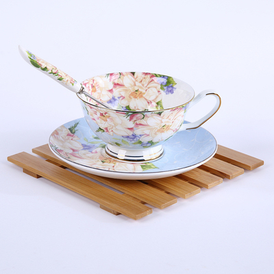 コーヒー皿のタケ木製のマットは飲み物のための自然なウィスキーのコースターに服を着せた