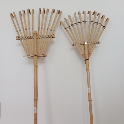 9本の尖叉120cmのタケ熊手のハンドメイドのEcoの友好的な庭熊手のまぐわ